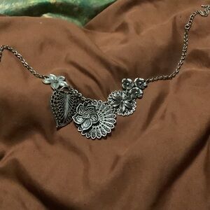 Elegant Silver Floral Necklace